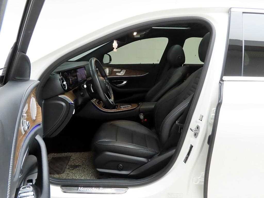 벤츠 E 클래스 E-클래스 W213 E300e 4MATIC 익스클루시브 이미지 12