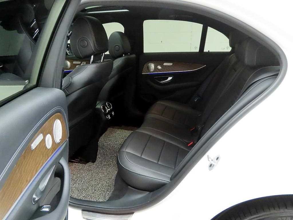 벤츠 E 클래스 E-클래스 W213 E300e 4MATIC 익스클루시브 이미지 13