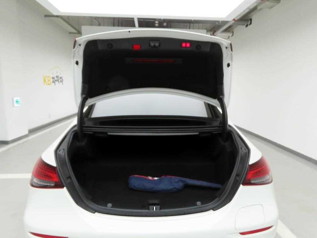 벤츠 E 클래스 E-클래스 W213 E300e 4MATIC 익스클루시브 이미지 15