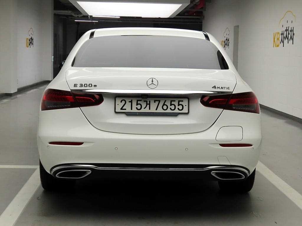 벤츠 E 클래스 E-클래스 W213 E300e 4MATIC 익스클루시브 이미지 3