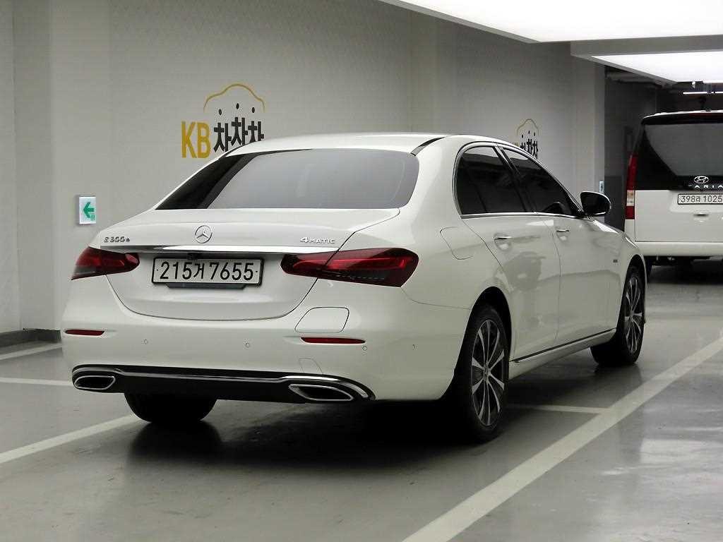 벤츠 E 클래스 E-클래스 W213 E300e 4MATIC 익스클루시브 이미지 4