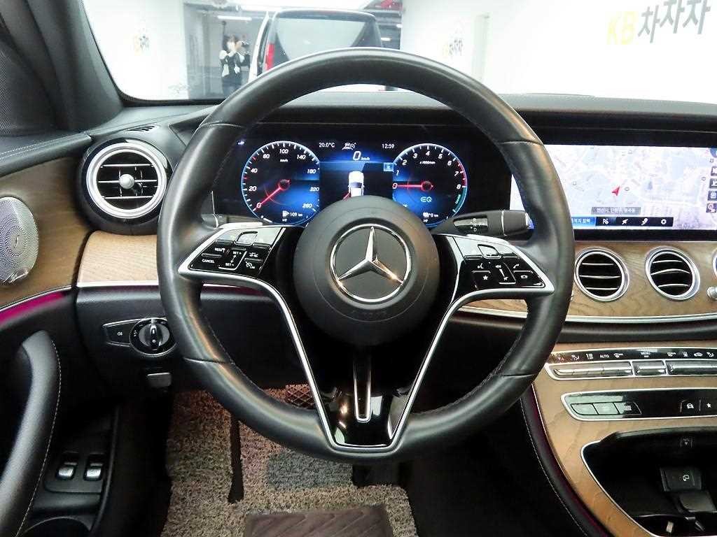 벤츠 E 클래스 E-클래스 W213 E300e 4MATIC 익스클루시브 이미지 7