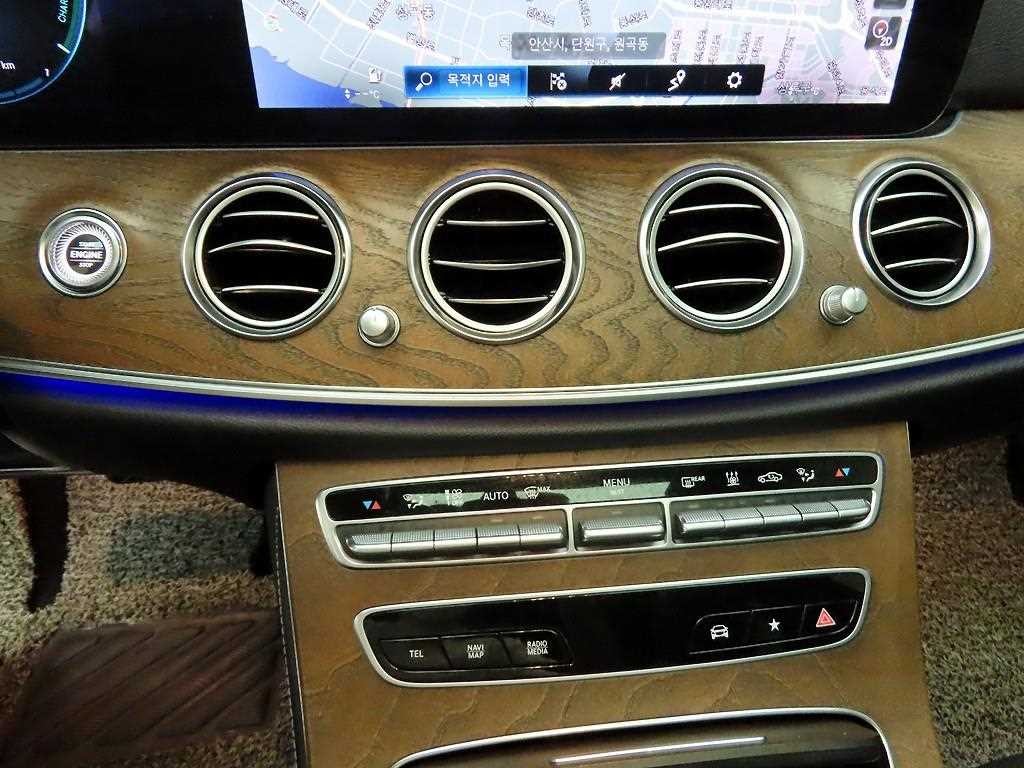 벤츠 E 클래스 E-클래스 W213 E300e 4MATIC 익스클루시브 이미지 9