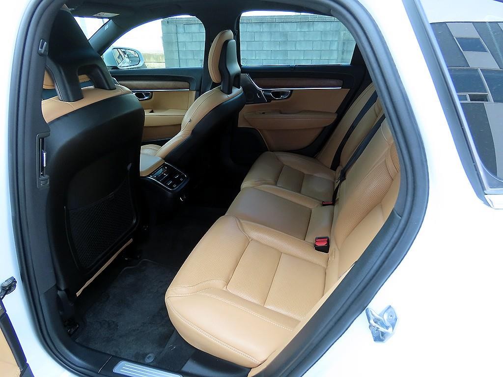 볼보 S90 D5 AWD 인스크립션 이미지 6