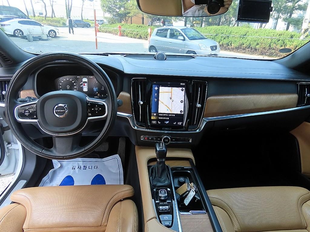 볼보 S90 D5 AWD 인스크립션 이미지 7