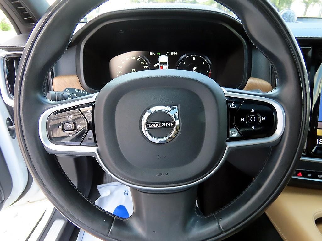 볼보 S90 D5 AWD 인스크립션 이미지 8