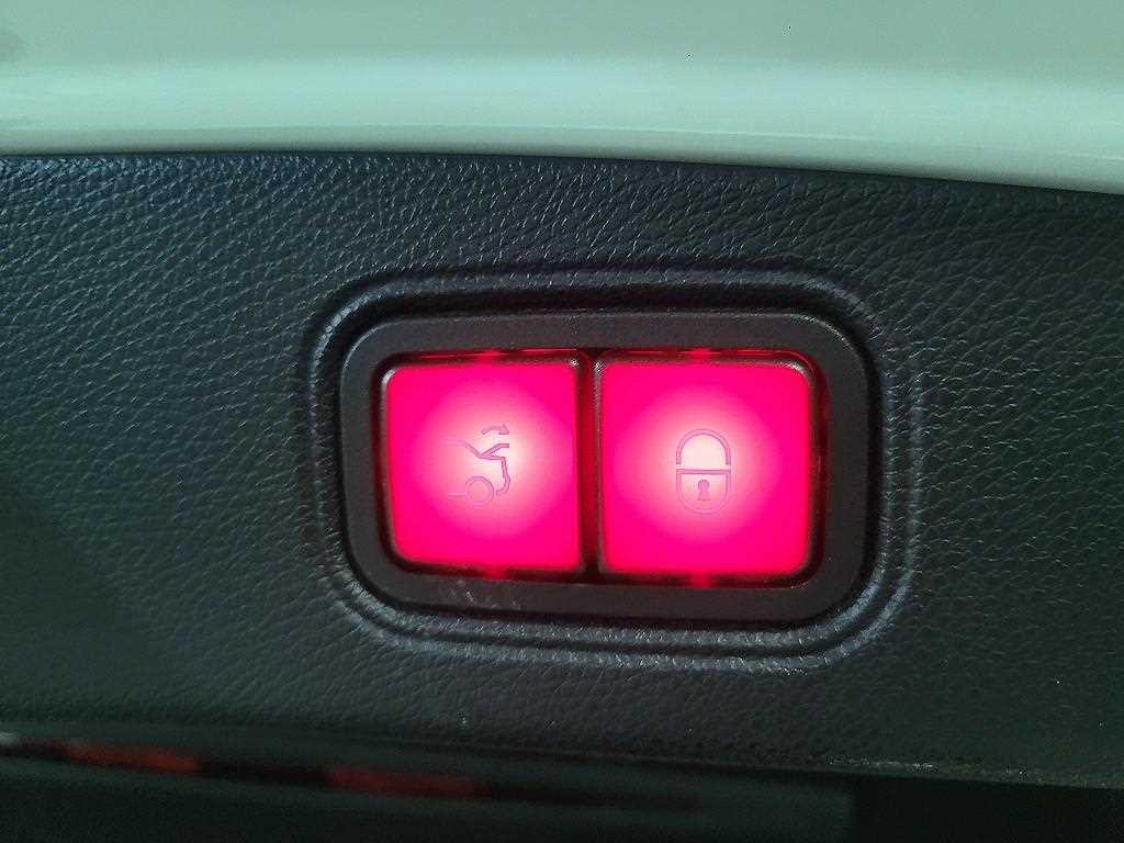 벤츠 E 클래스 E-클래스 W213 E300d 4MATIC 쿠페 이미지 18