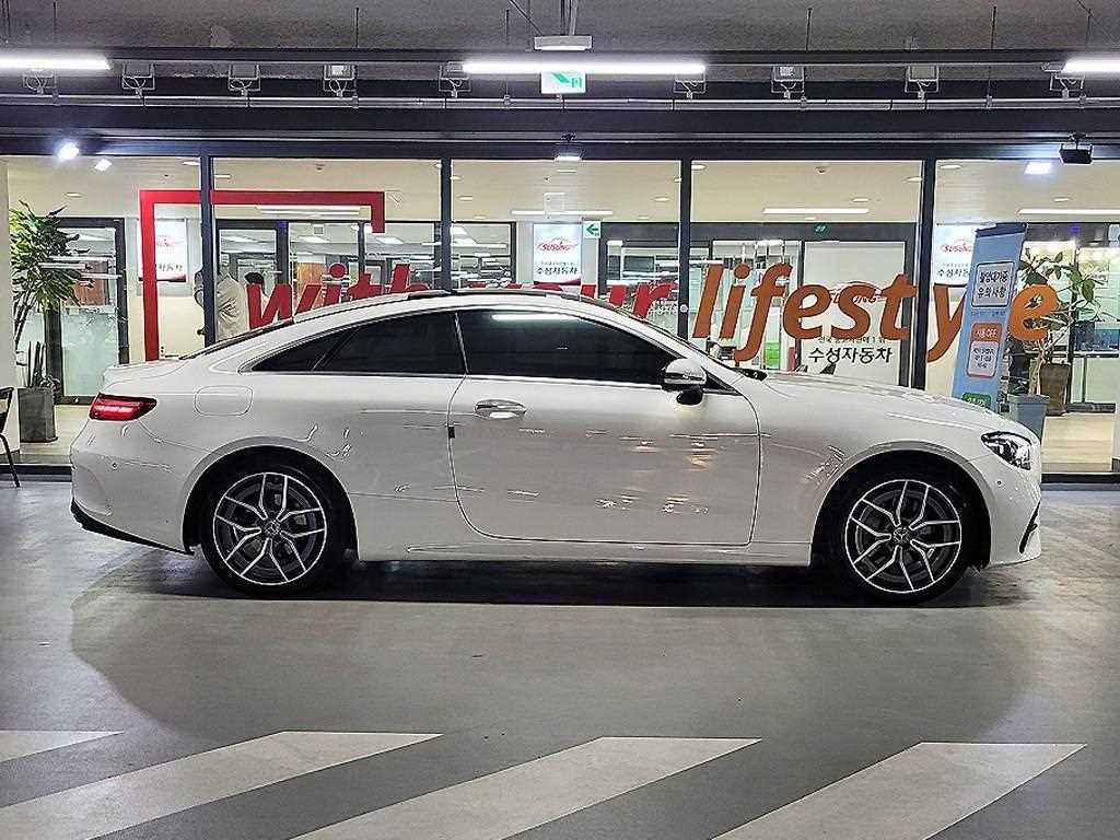 벤츠 E 클래스 E-클래스 W213 E300d 4MATIC 쿠페 이미지 3