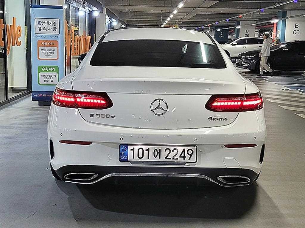벤츠 E 클래스 E-클래스 W213 E300d 4MATIC 쿠페 이미지 5