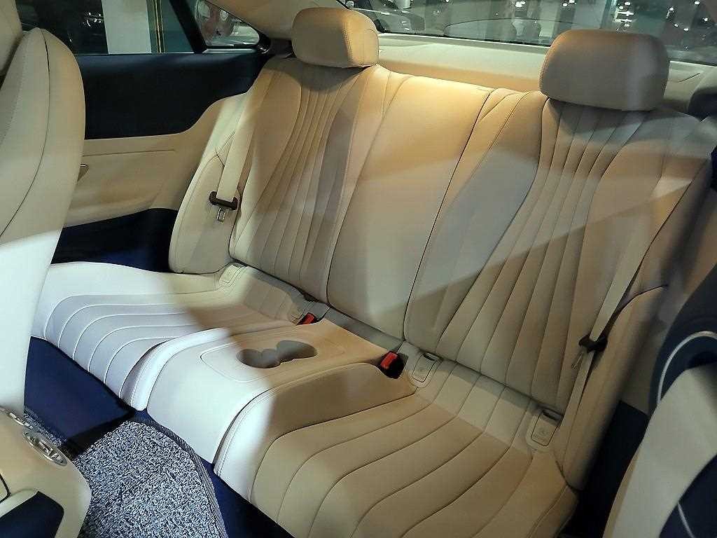 벤츠 E 클래스 E-클래스 W213 E300d 4MATIC 쿠페 이미지 7