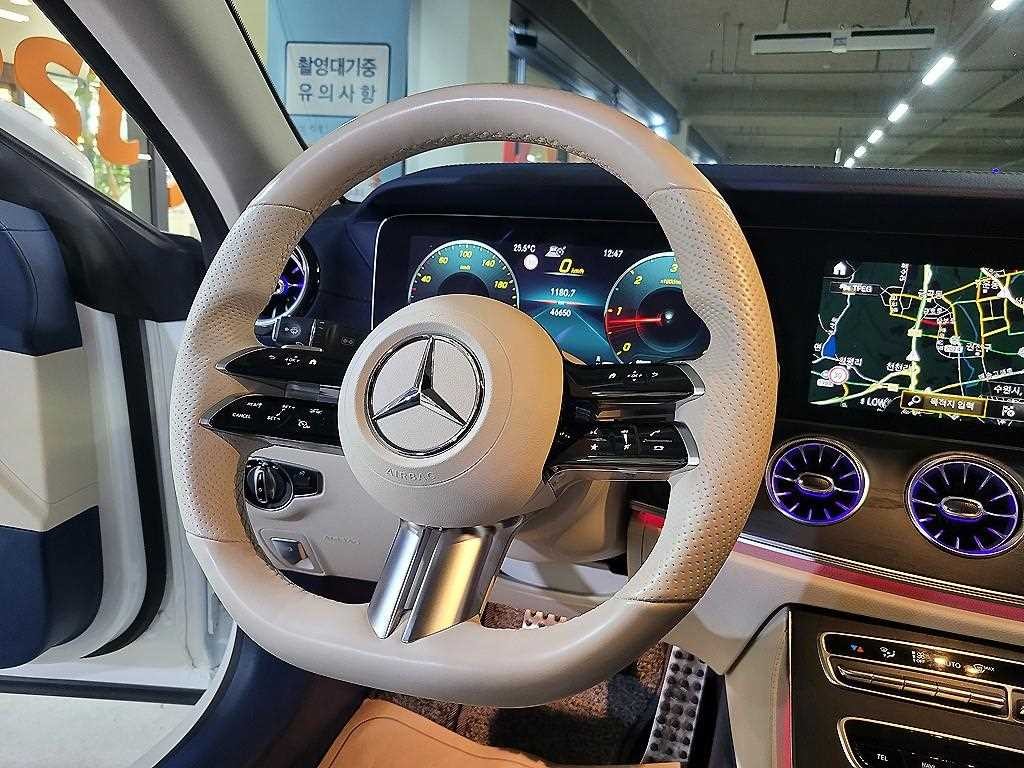 벤츠 E 클래스 E-클래스 W213 E300d 4MATIC 쿠페 이미지 8
