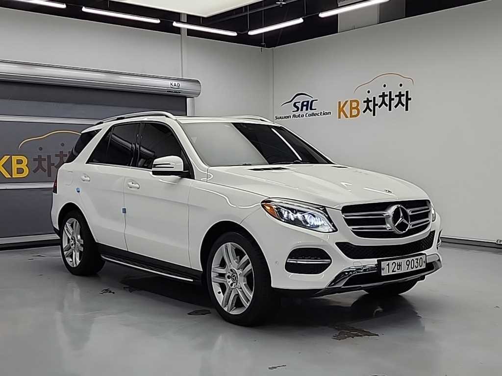 벤츠 GLE 클래스 GLE 클래스 W166 GLE 350 d 4MATIC 이미지 4