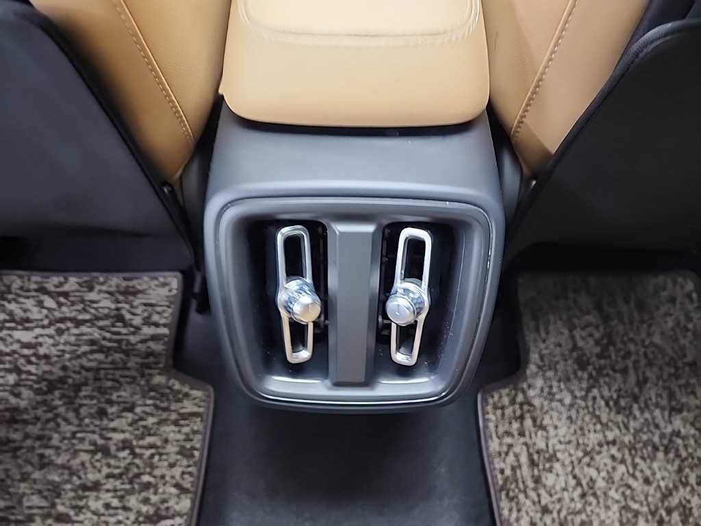 볼보 XC40 B4 AWD 인스크립션 이미지 13