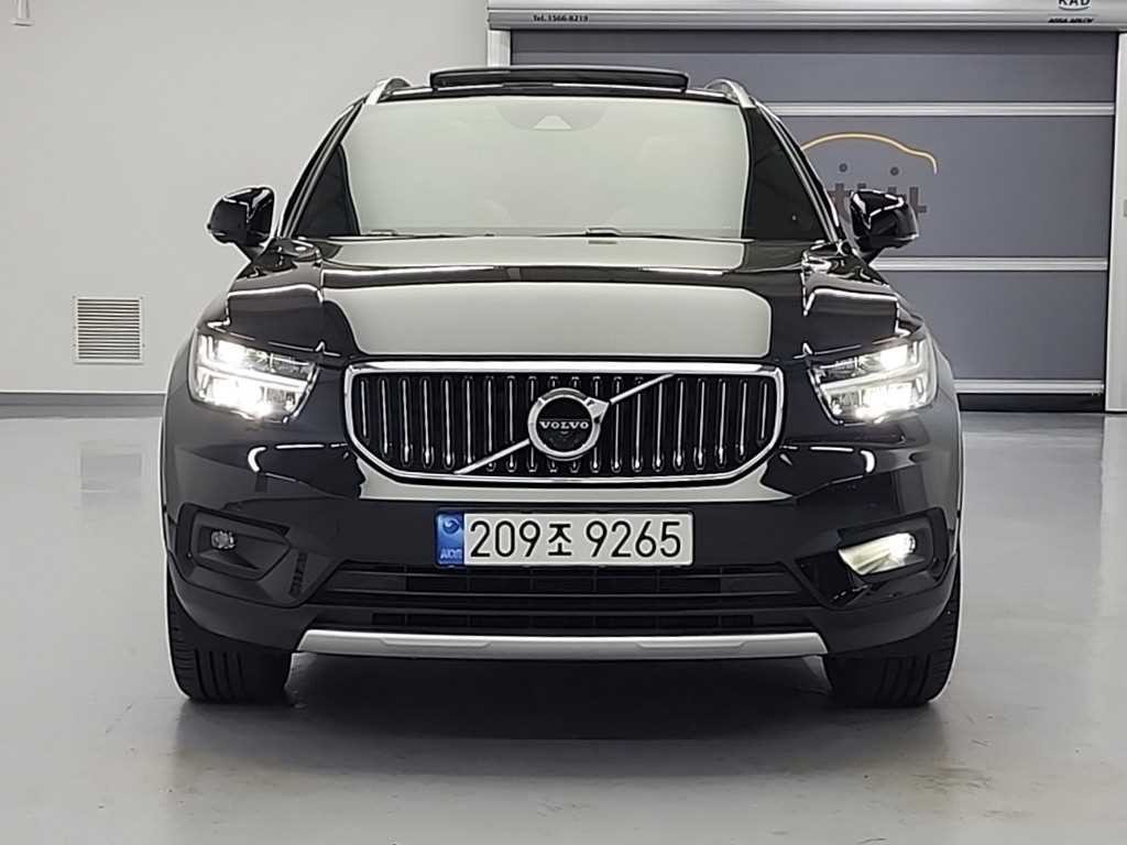 볼보 XC40 B4 AWD 인스크립션 이미지 2