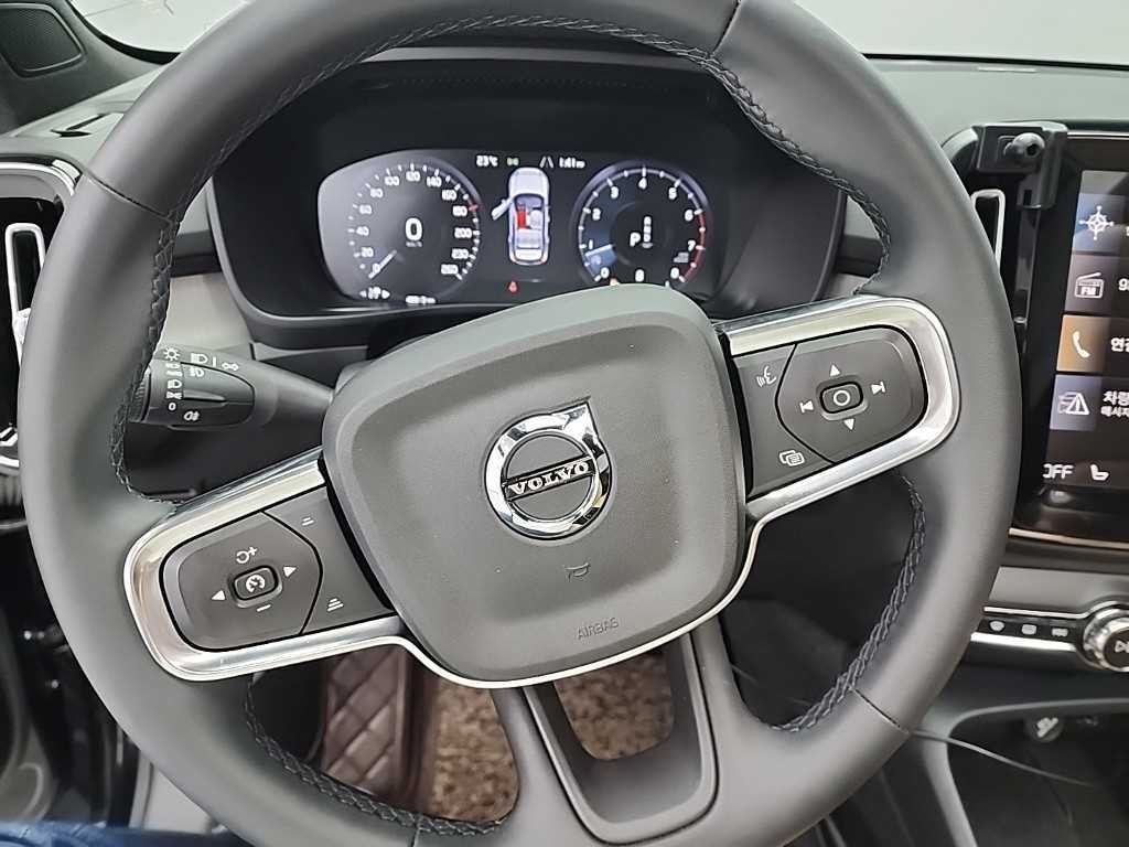 볼보 XC40 B4 AWD 인스크립션 이미지 9