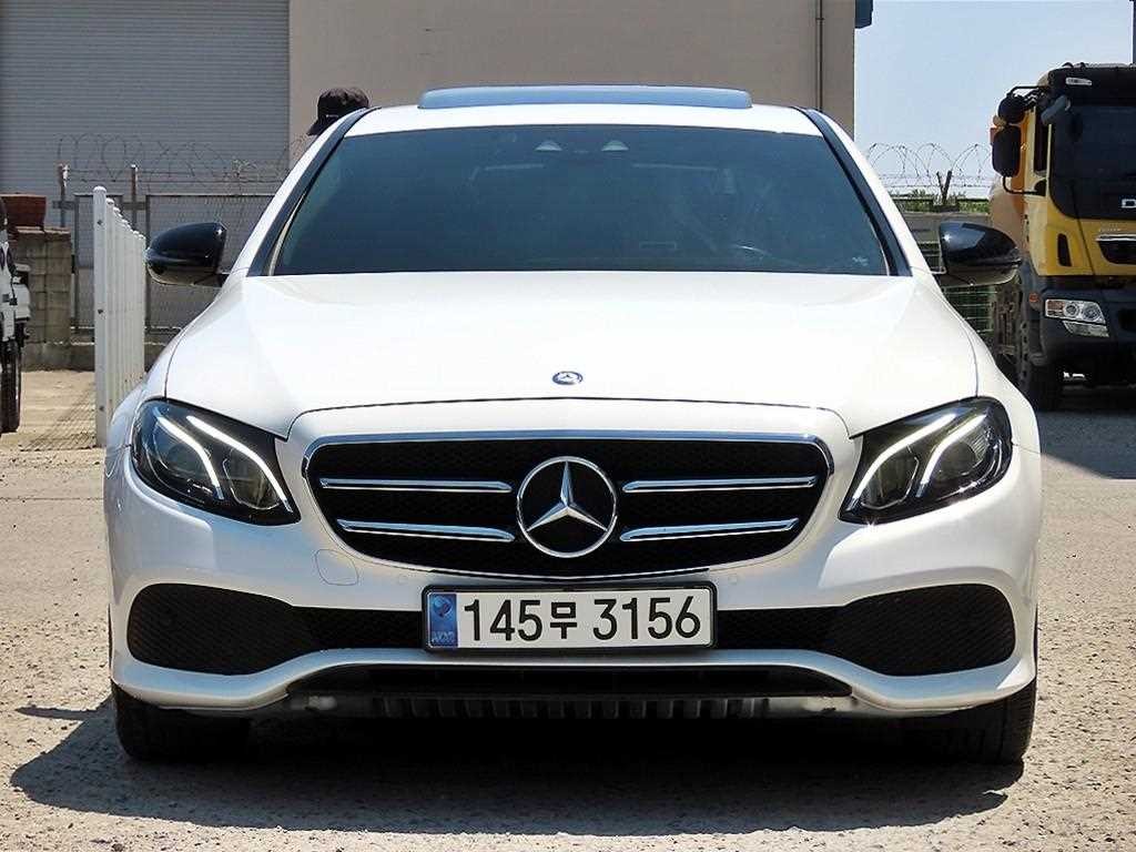 벤츠 E 클래스 E-클래스 W213 E220d 아방가르드 이미지 1