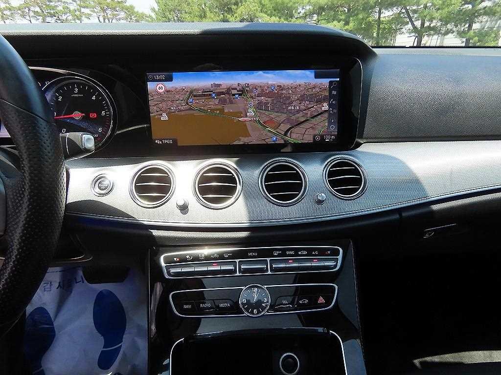 벤츠 E 클래스 E-클래스 W213 E220d 아방가르드 이미지 15