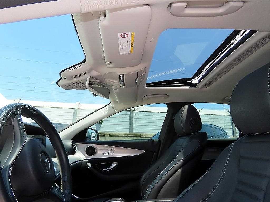 벤츠 E 클래스 E-클래스 W213 E220d 아방가르드 이미지 17