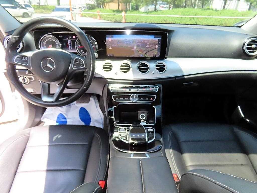 벤츠 E 클래스 E-클래스 W213 E220d 아방가르드 이미지 7