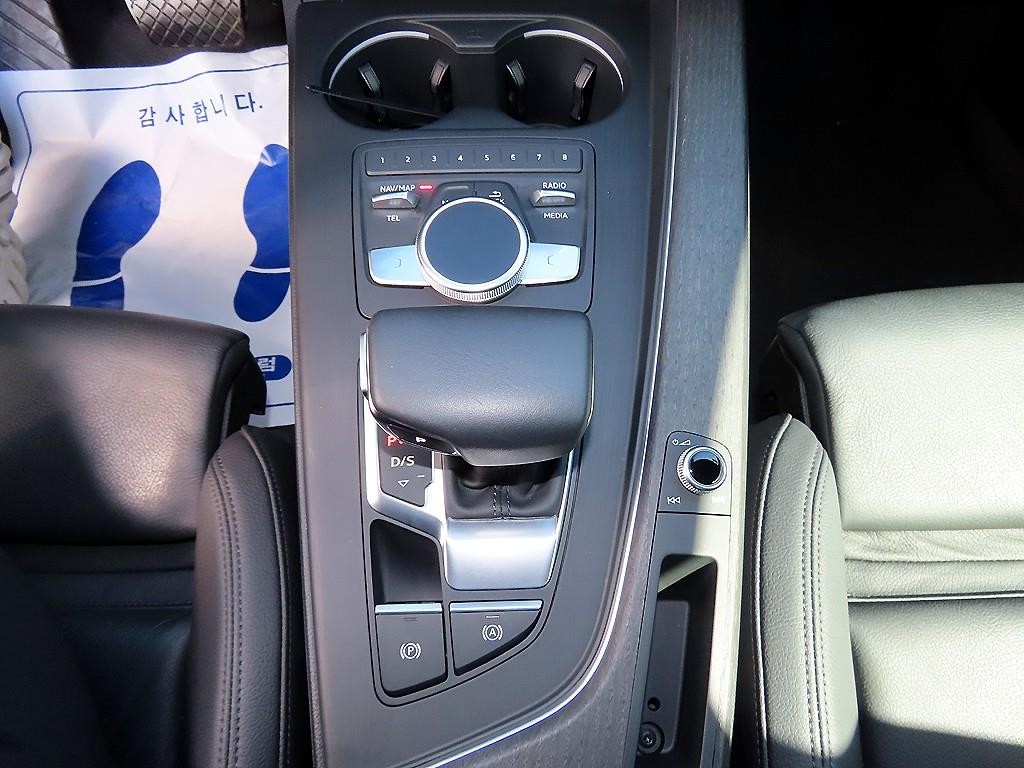 아우디 A4 A4 (B9) 40 TFSI 프리미엄 이미지 11