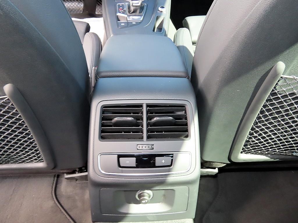 아우디 A4 A4 (B9) 40 TFSI 프리미엄 이미지 17