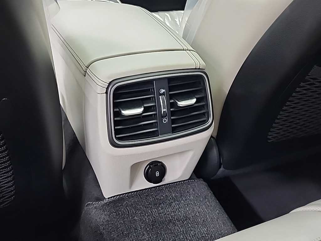 제네시스 G70 2.0T AWD 엘리트 이미지 14