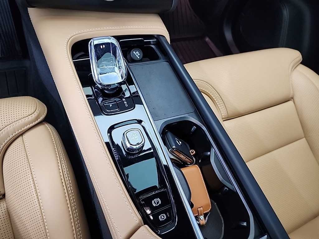 볼보 XC90 XC90 2세대 2.0 B6 AWD 얼티메이트 브라이트 이미지 8