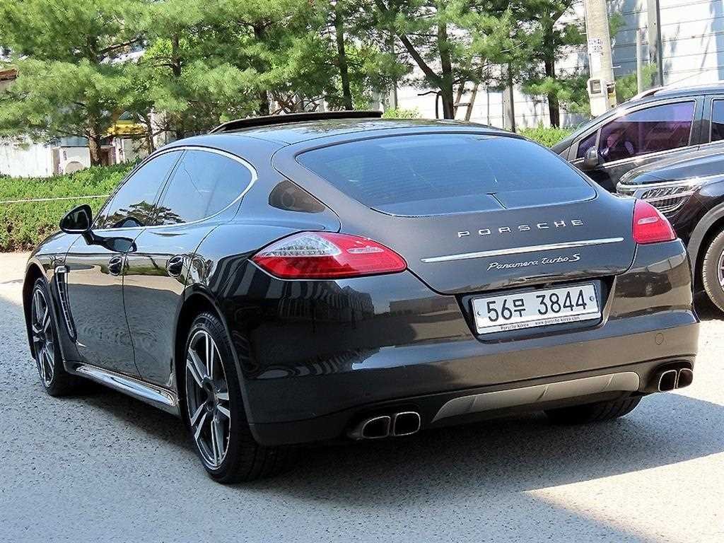 포르쉐 파나메라 4.8 터보 S 이미지 3