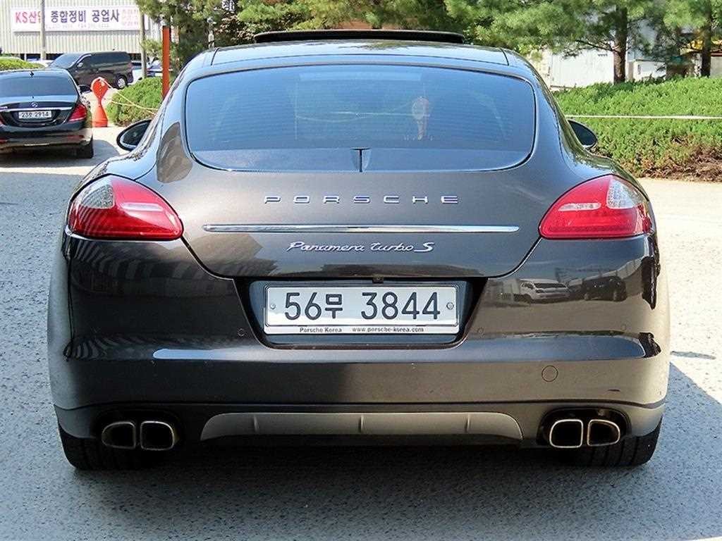 포르쉐 파나메라 4.8 터보 S 이미지 4