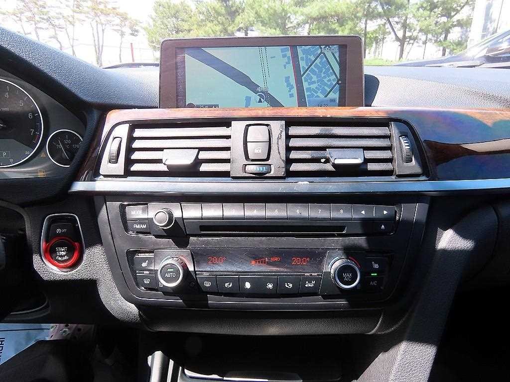 BMW 3시리즈 3시리즈 (F30) 320i 이미지 12