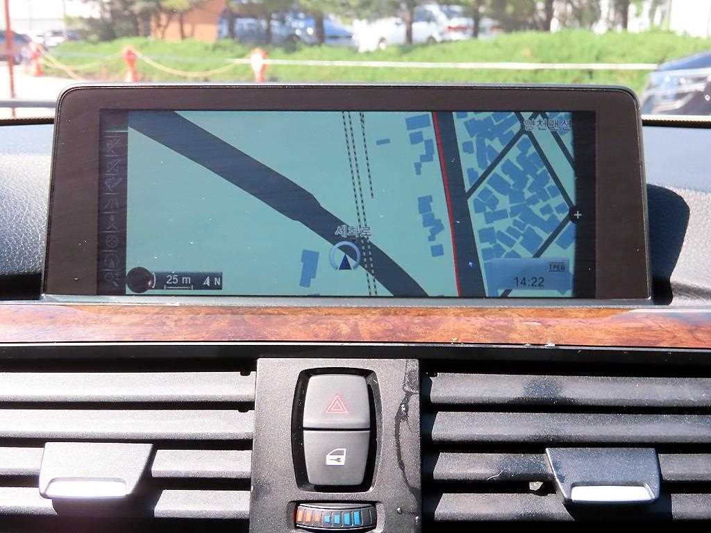 BMW 3시리즈 3시리즈 (F30) 320i 이미지 13