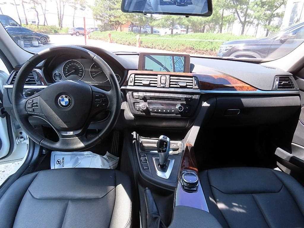 BMW 3시리즈 3시리즈 (F30) 320i 이미지 7