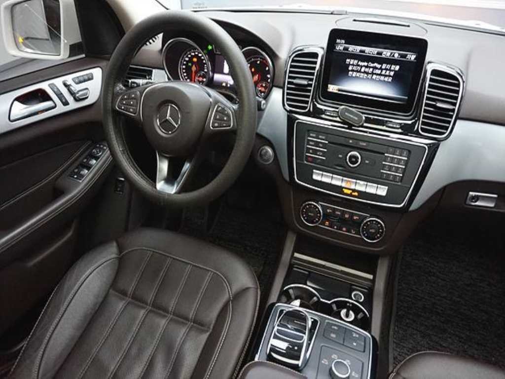 벤츠 GLE 클래스 GLE 클래스 W166 GLE 350 d 4MATIC 이미지 12