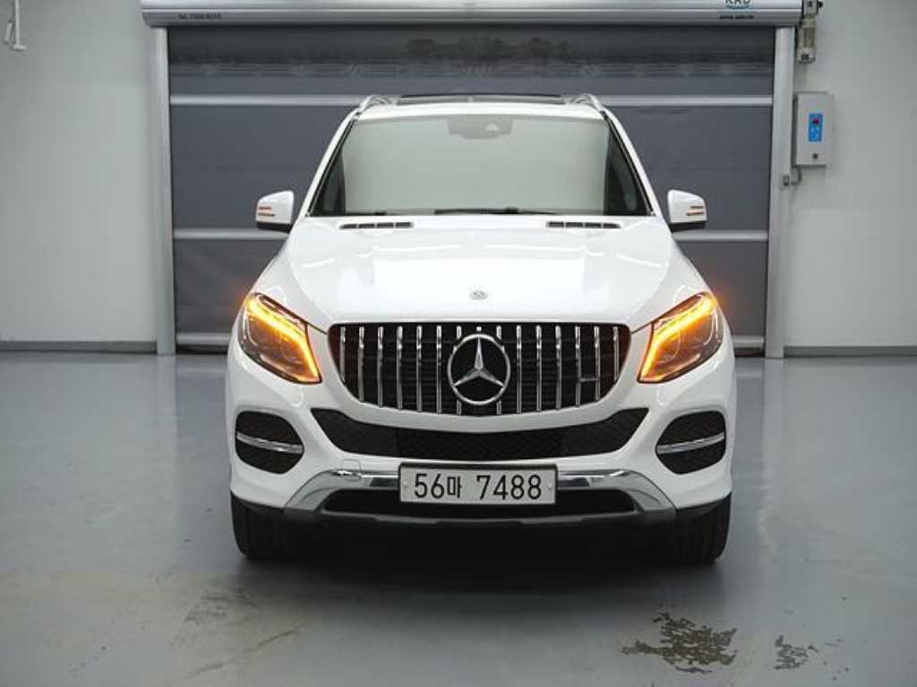 벤츠 GLE 클래스 GLE 클래스 W166 GLE 350 d 4MATIC 이미지 2