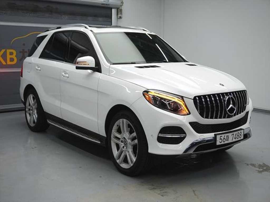 벤츠 GLE 클래스 GLE 클래스 W166 GLE 350 d 4MATIC 이미지 4
