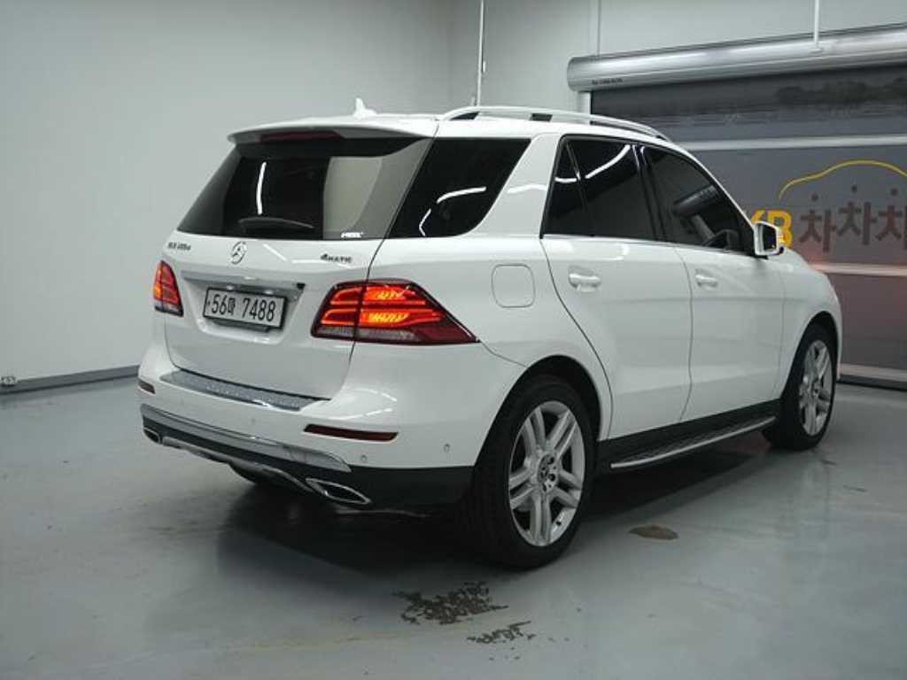 벤츠 GLE 클래스 GLE 클래스 W166 GLE 350 d 4MATIC 이미지 6