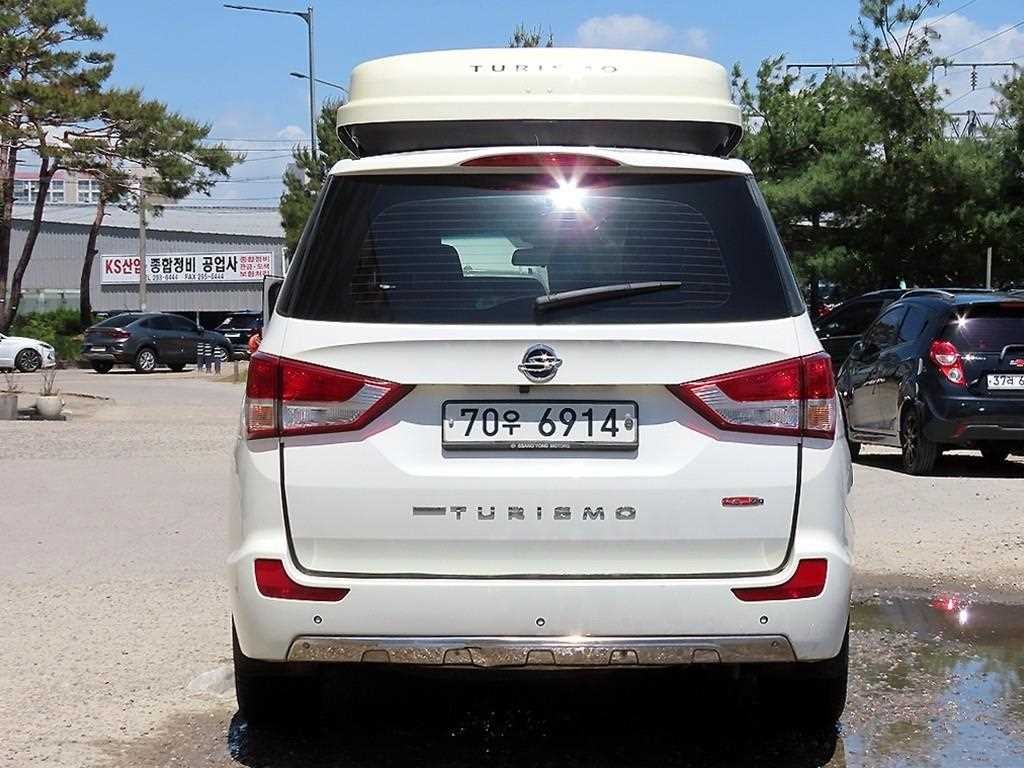 KG모빌리티(쌍용) 코란도 코란도투리스모 4WD TX 11인승 이미지 4