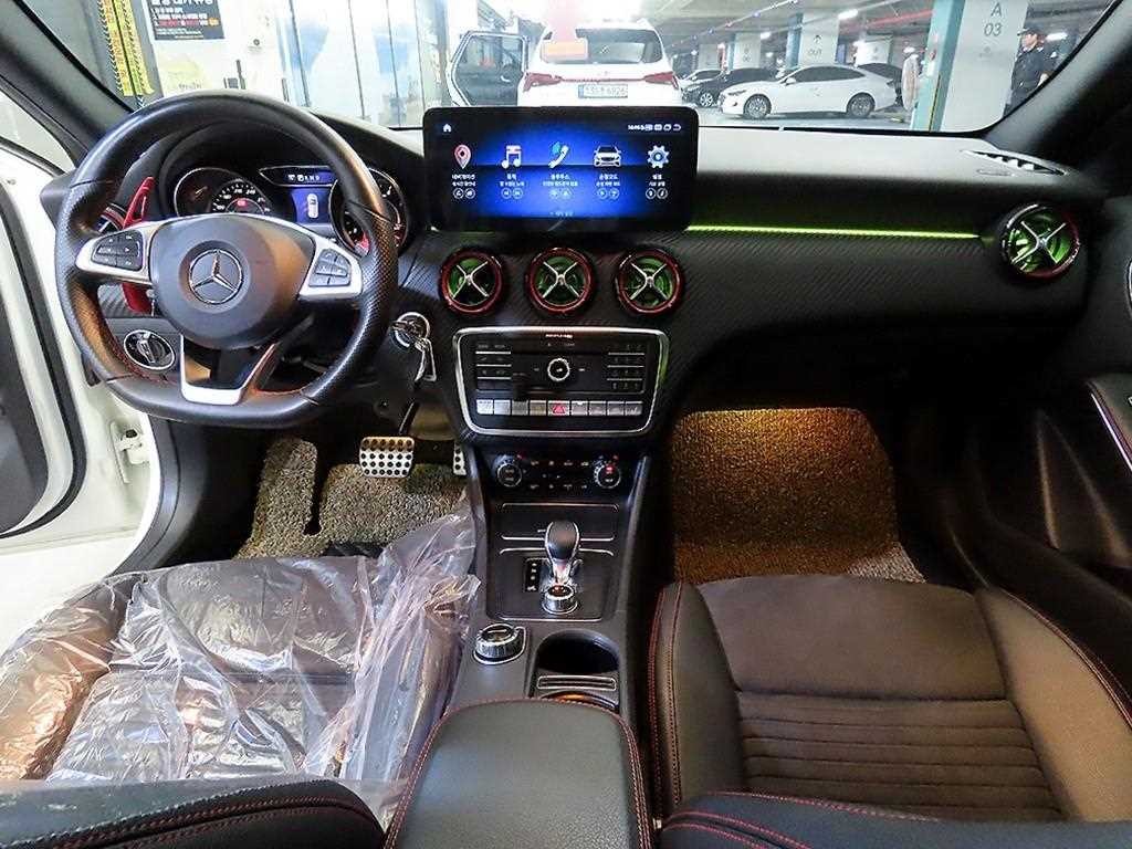 벤츠 A 클래스 A클래스 W176 A45 AMG 4MATIC 이미지 10