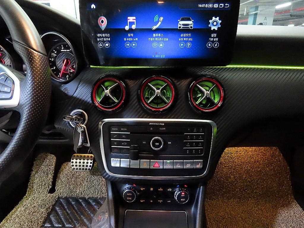 벤츠 A 클래스 A클래스 W176 A45 AMG 4MATIC 이미지 11