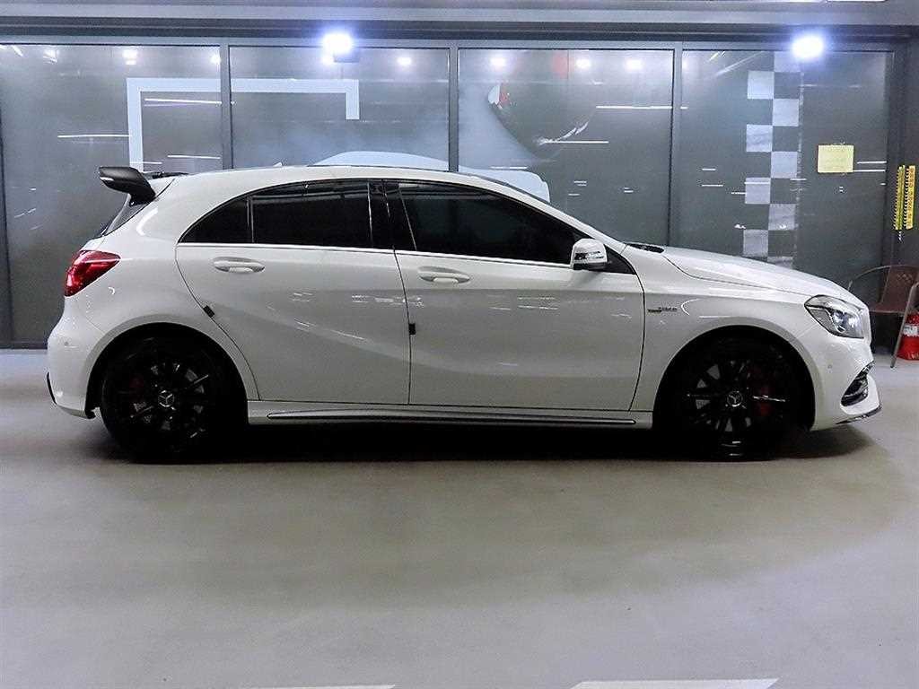 벤츠 A 클래스 A클래스 W176 A45 AMG 4MATIC 이미지 3