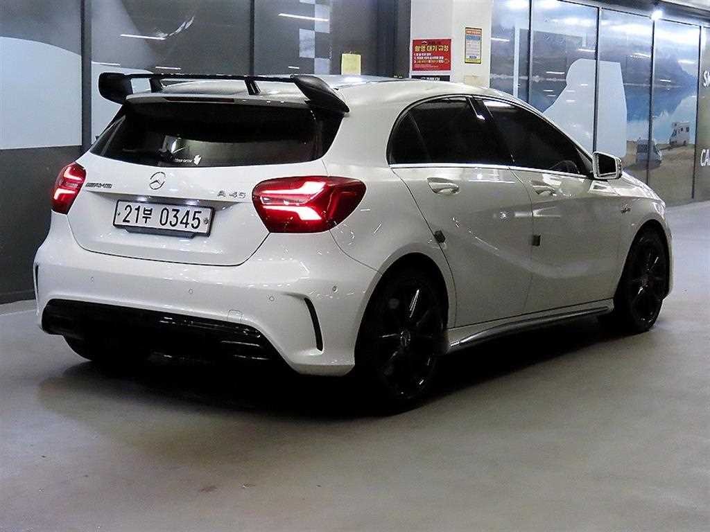 벤츠 A 클래스 A클래스 W176 A45 AMG 4MATIC 이미지 4