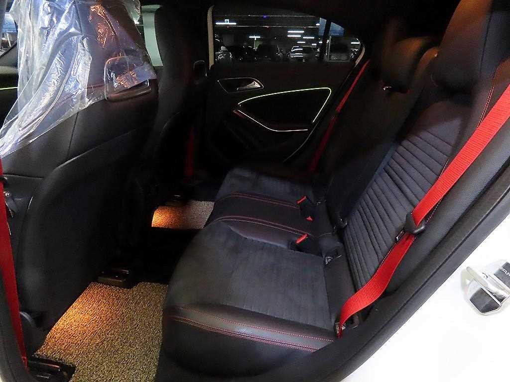 벤츠 A 클래스 A클래스 W176 A45 AMG 4MATIC 이미지 7