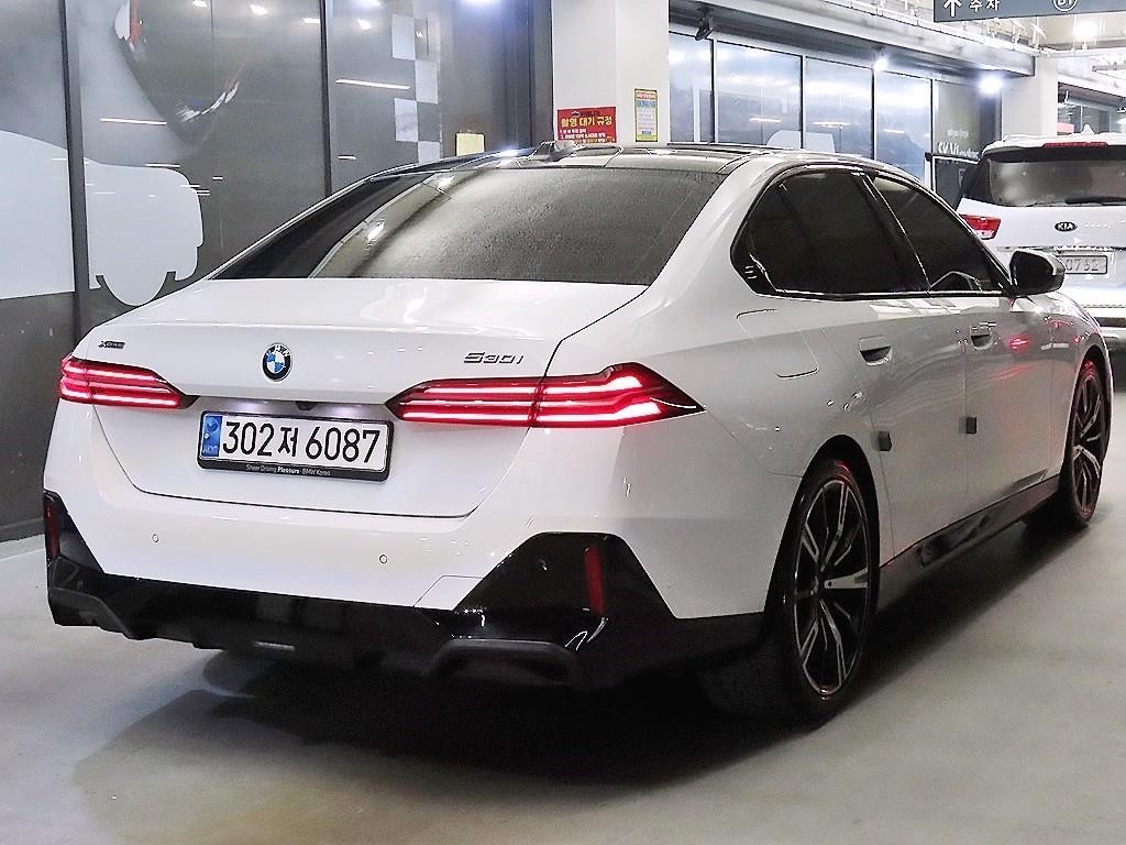 BMW 5시리즈 5시리즈 (G60) 530i xDrive M 스포츠 이미지 4