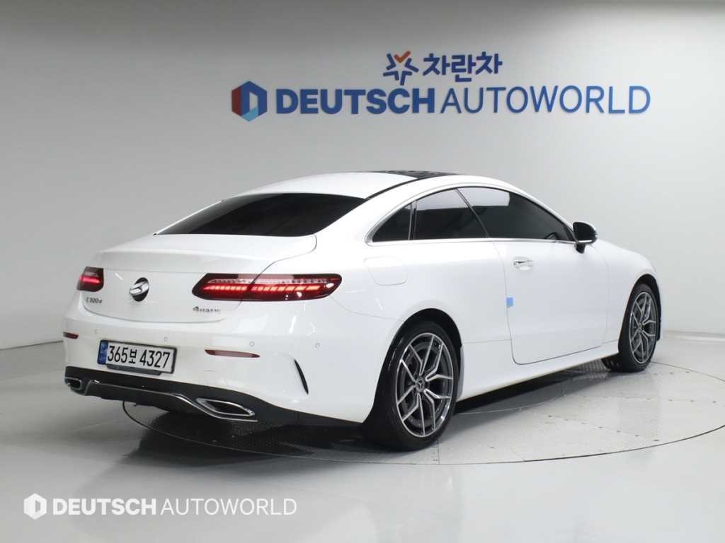 벤츠 E 클래스 E-클래스 W213 E300d 4MATIC 쿠페 이미지 2