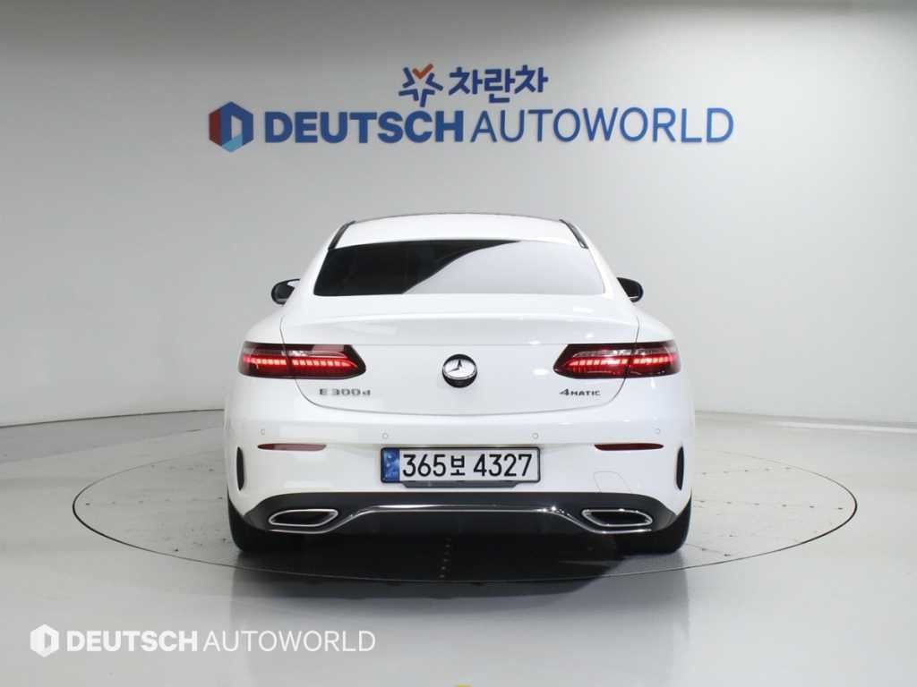 벤츠 E 클래스 E-클래스 W213 E300d 4MATIC 쿠페 이미지 4