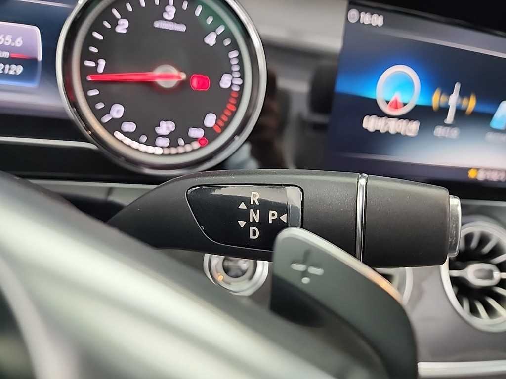 벤츠 E 클래스 E-클래스 W213 E220d 카브리올레 이미지 8