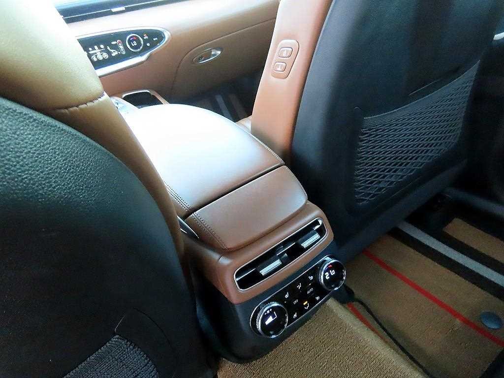 제네시스 GV70 2.2 디젤 2WD 이미지 14