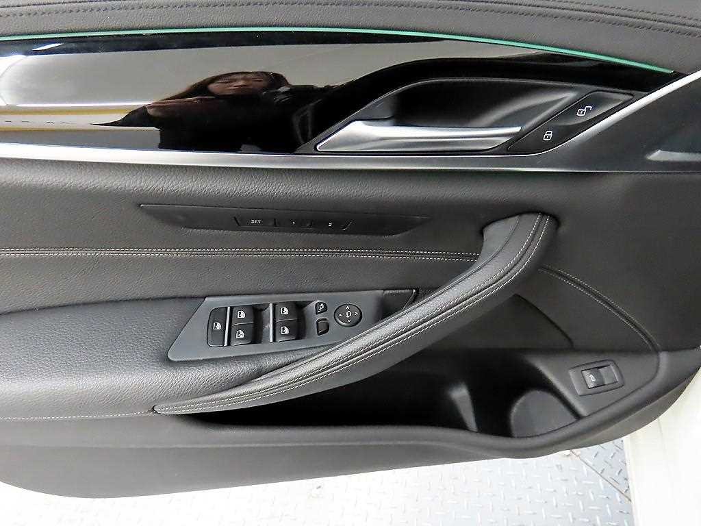 BMW 5시리즈 5시리즈 (G30) 520i 럭셔리 이미지 11