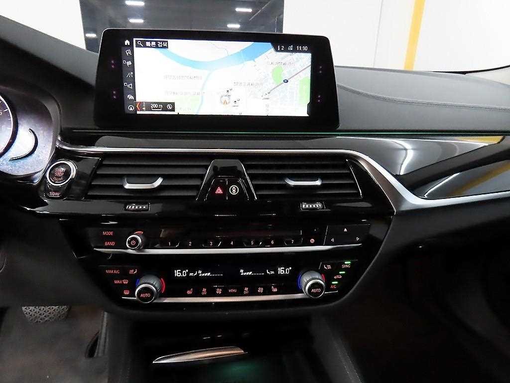 BMW 5시리즈 5시리즈 (G30) 520i 럭셔리 이미지 13