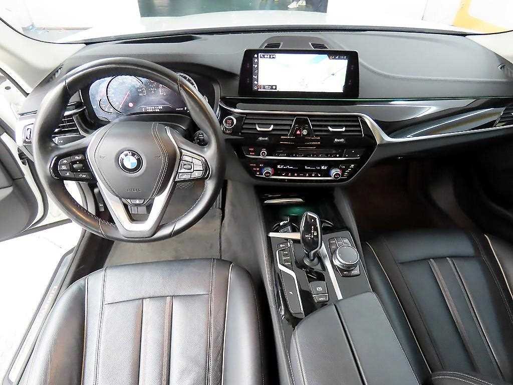 BMW 5시리즈 5시리즈 (G30) 520i 럭셔리 이미지 8